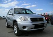 Toyota RAV-4 серебристый бензин 2004